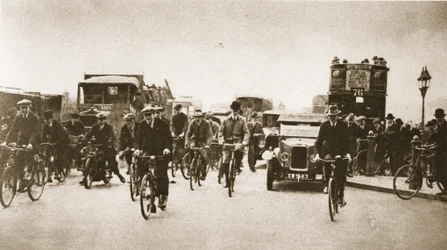 Crowds of city workers on Blackfriars Bridge during the Great Strike, from Wonderful London, published 1926-27